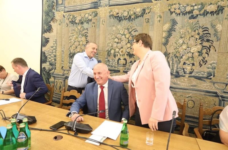 Pierwsze posiedzenie klubu PO i Nowoczesnej. Jak widać, humory dopisywały.