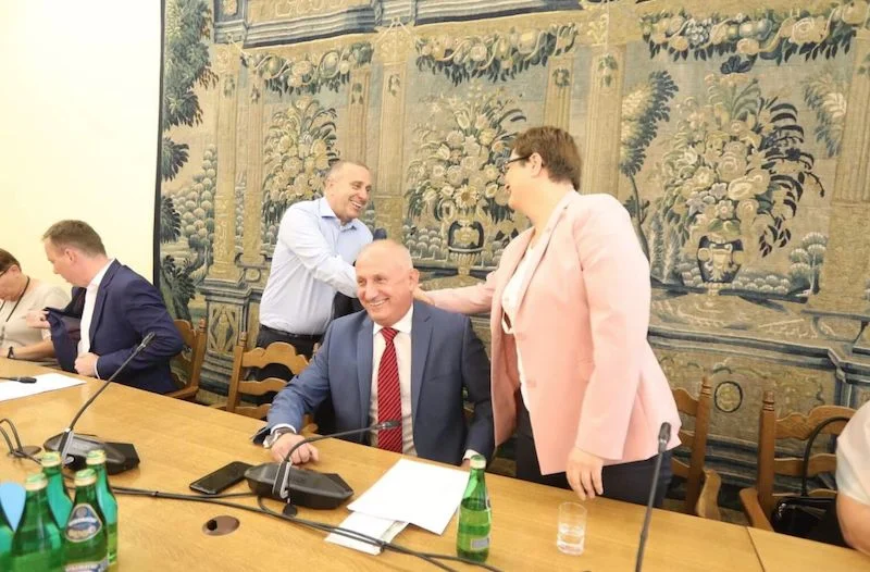 Pierwsze posiedzenie klubu PO i Nowoczesnej. Jak widać, humory dopisywały.