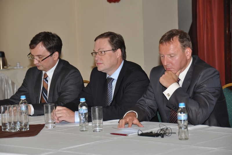 PiS próbuje się oddzielić od Grzegorza Biereckiego (w środku, zdjęcie z kampanii wyborczej w 2011 r.).