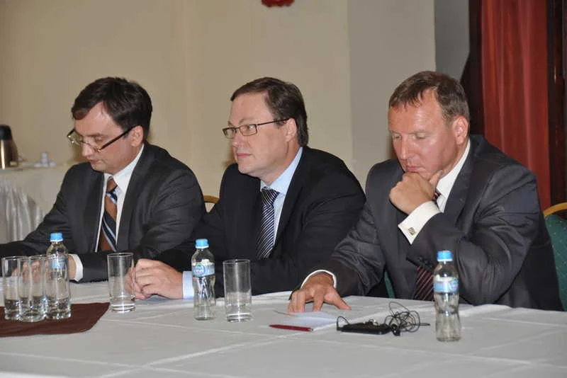 PiS próbuje się oddzielić od Grzegorza Biereckiego (w środku, zdjęcie z kampanii wyborczej w 2011 r.).