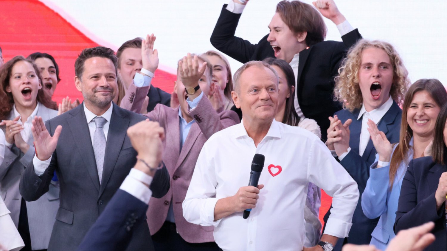 Donald Tusk ze wzruszeniem komentuje wyniki exit poll do Parlamentu Europejskiego.