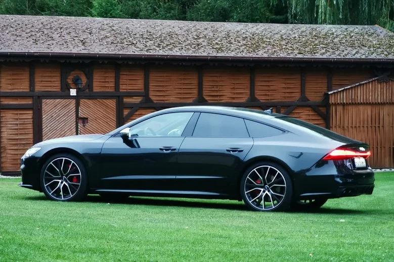 Audi S7 to bardziej zjawiskowa wersja zwykłego A7.