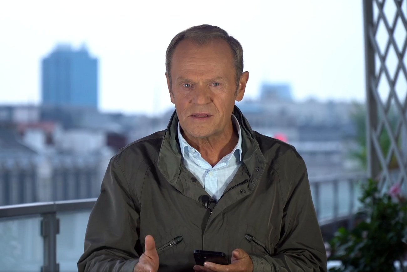 Przewodniczący PO Donald Tusk stwierdził, iż wicepremier i prezes Porozumienia Jarosław Gowin to "współautor zła". Przewodniczący PO Donald Tusk stwierdził, iż wicepremier i prezes Porozumienia Jarosław Gowin to "współautor zła"