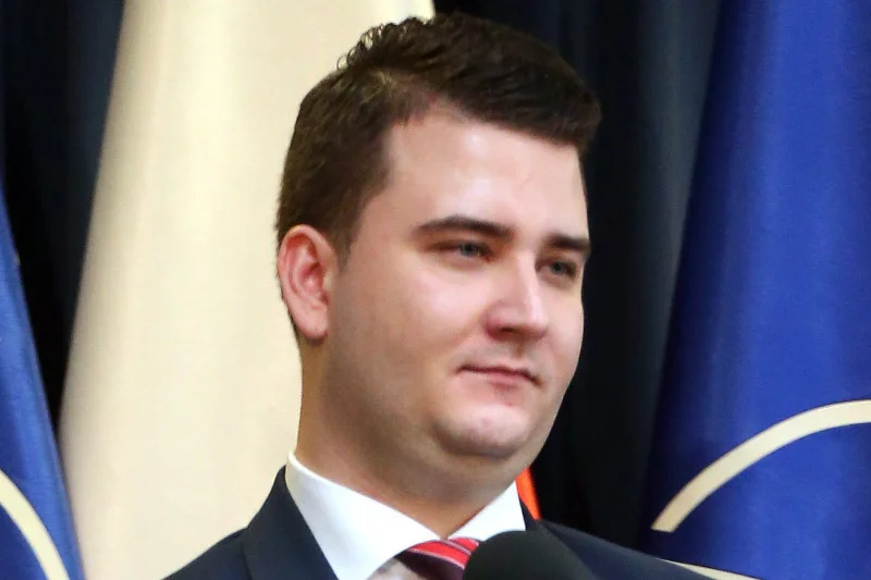 Czego mu można życzyć, przecież on ma wszystko! Bartłomiej Misiewicz ma urodziny, kończy właśnie 27 lat