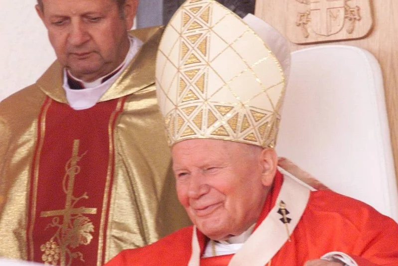 Kardynał Dziwisz miał brać udział w tuszowaniu pedofilii w Kościele na całym świecie. Raport Watykanu. Pojawia się w nim kard. Stanisław Dziwisz.