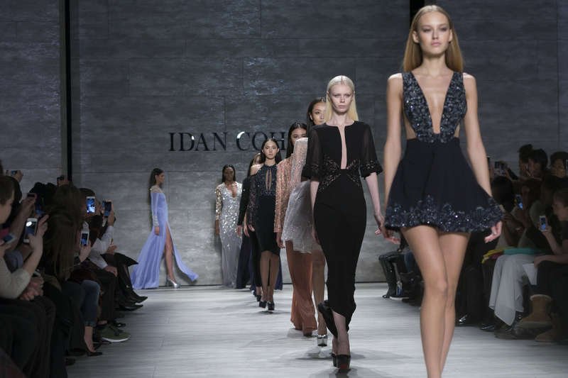 Ładna znaczy głupia – to częsty skrót myślowy nie tylko mężczyzn.