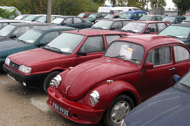 Większość Polaków kupuje używane samochody
