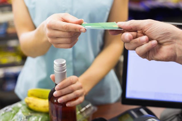 Firmy zatrudniają mystery shopperów do sprawdzania pracowników