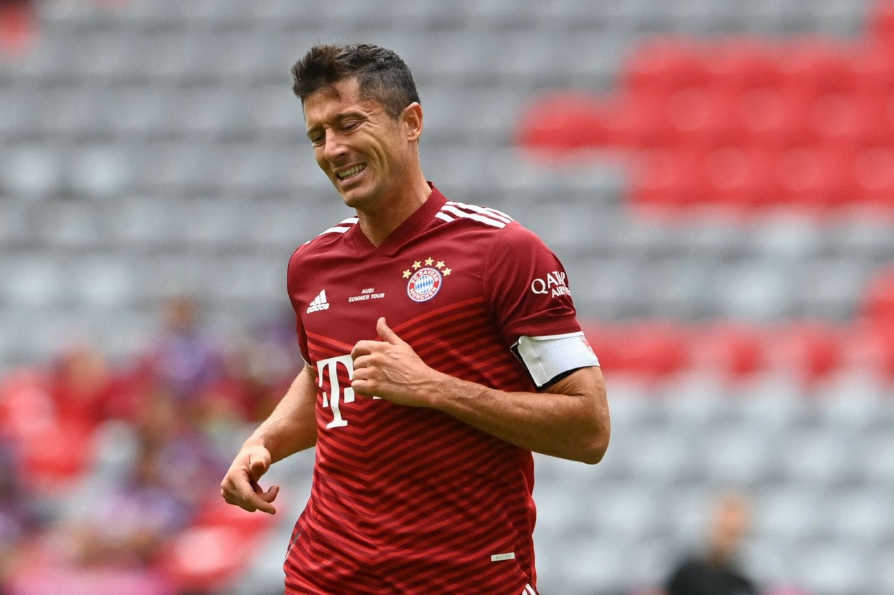 Robert Lewandowski nie znalazł uznania w oczach UEFA w wyborze na najlepszego piłkarza roku