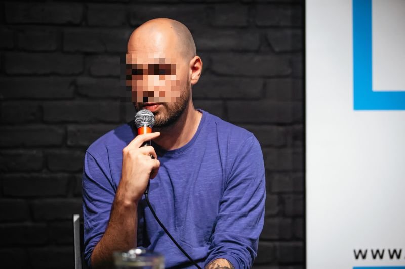 Prokuratura oskarża Jakuba Ż. o obrazę prezydenta we wpisie na Facebooku pisarza.