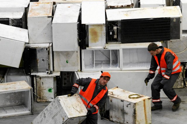 Zakup używanej lodówki z Niemiec bardziej się opłaca niż kupno nowej ze sklepu w Polsce. Nie wierzysz? A są tacy, który robią na tym biznes.