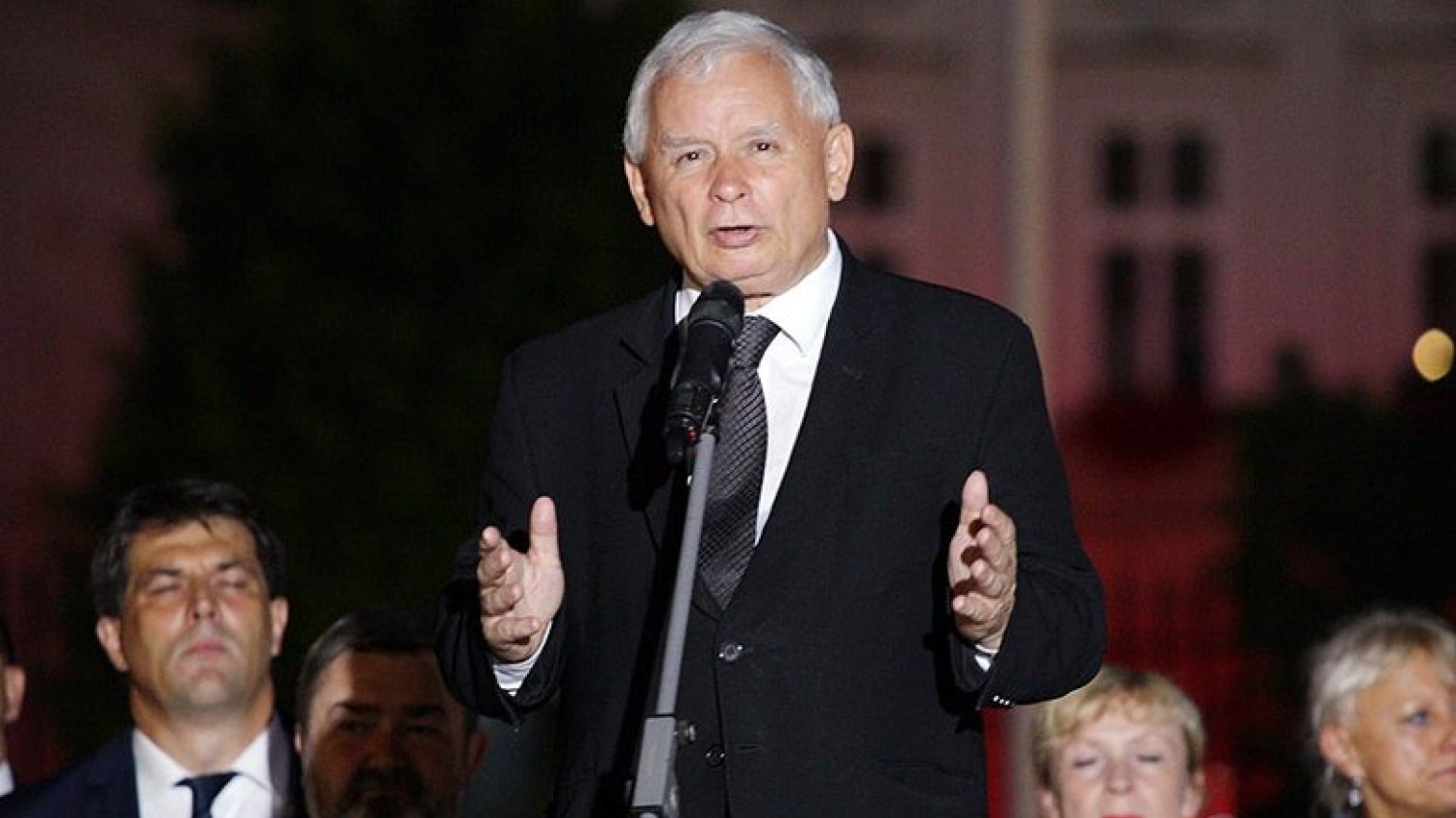 Jak wygląda organizacja miesięcznic smoleńskich?