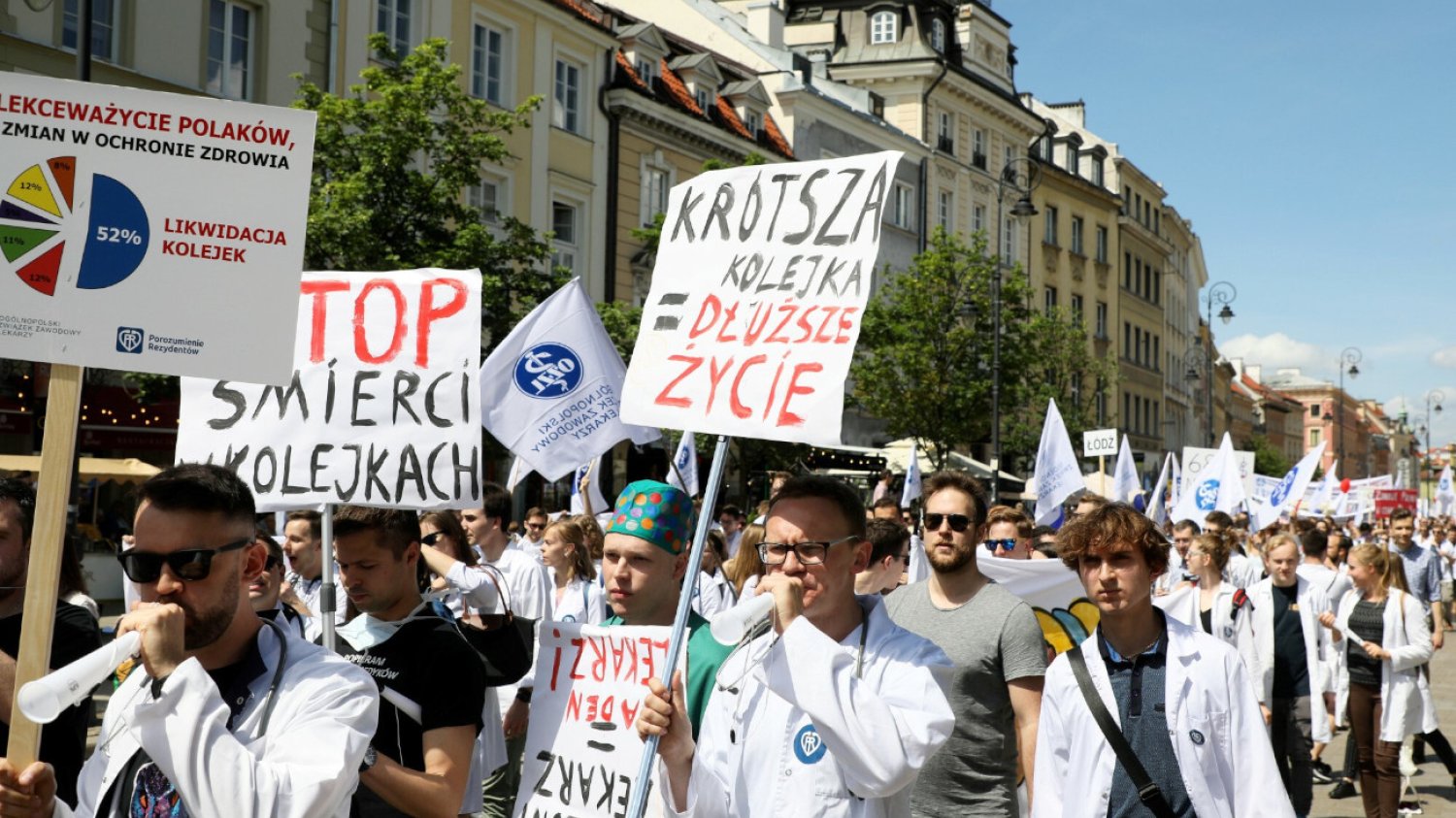 Przed wyborami lekarze chcą dotrzeć do polityków ze swoimi postulatami, protestując w Warszawie.