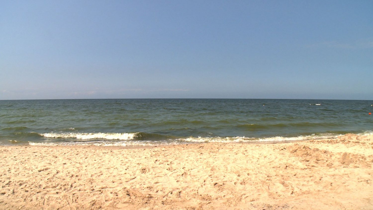 Słoneczna plaża o poranku, czyli miejsce gdzie większość ludzi chciałaby być w poniedziałek rano.