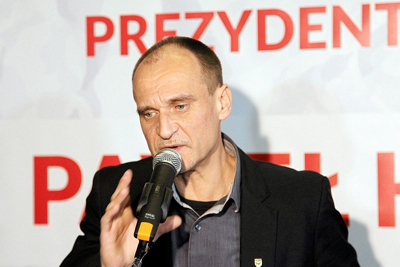 Radny dolnośląskiego sejmiku u kandydat na prezydenta Paweł Kukiz przez zaangażowanie w politykę ma problemy w pracy muzyka.