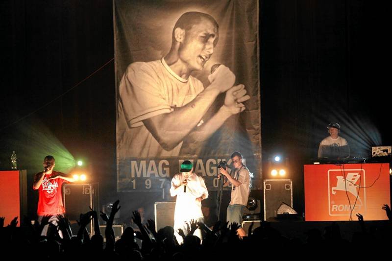 Zdjęcie z filmu "Jesteś Bogiem" Leszka Dawida opowiadającym o legendarnej grupie Paktofonika