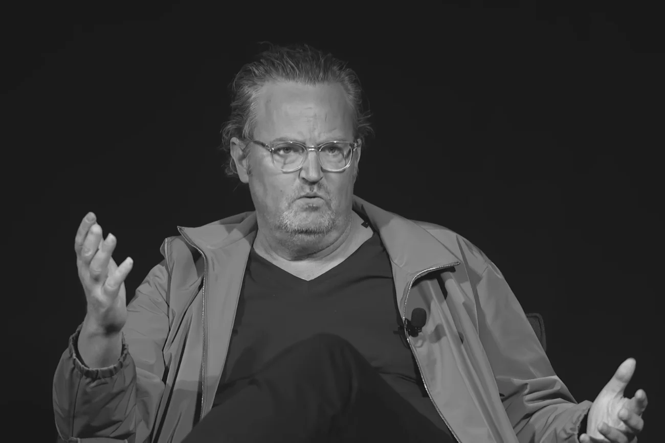 Matthew Perry zmarł przez przedawkowanie leku.