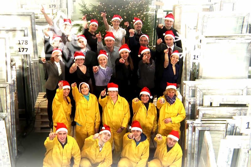 Świąteczna piosenka pracowników firmy Drutex stała się hitem internetu.