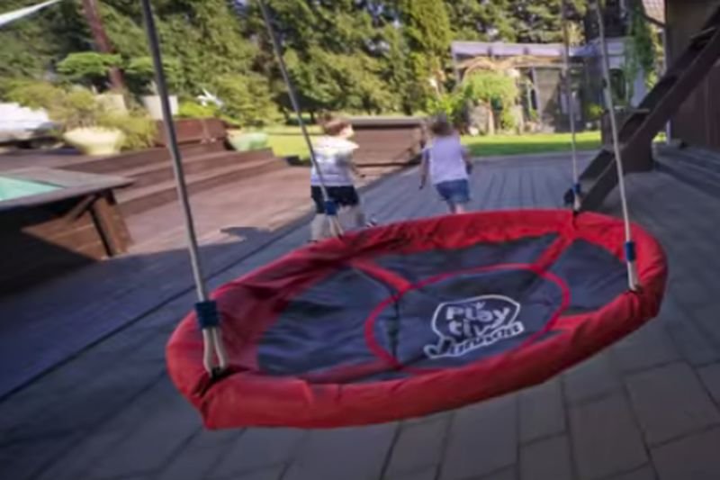 Bocianie gniazdo to jeden z rodzajów huśtawek ogrodowych.