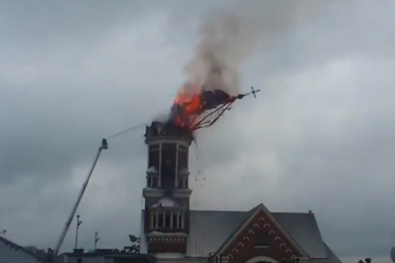 W Białymstoku spłonęła wieża kościoła św. Wojciecha.