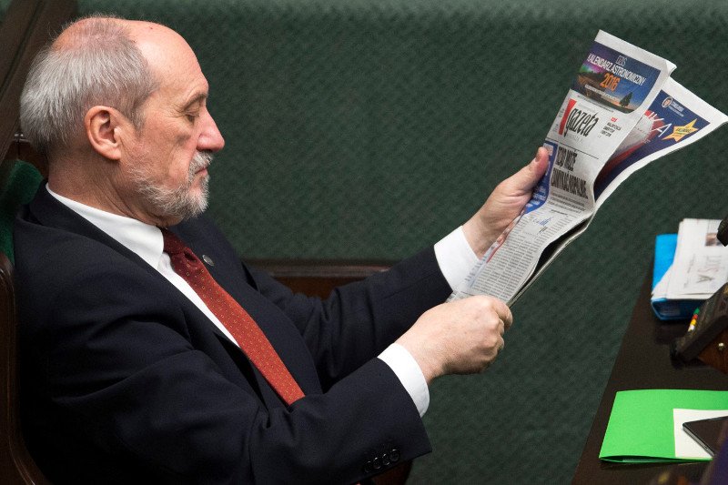 Macierewicz twierdzi, że przywraca Polakom wolność słowa.