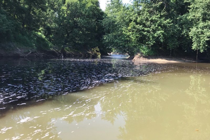 Zanieczyszczona przez alkohol rzeka w Kentucky.