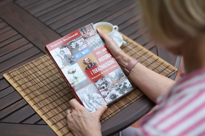 "Szkoła wolna od sHiT-u". Mapa szkół bez podręcznika Roszkowskiego