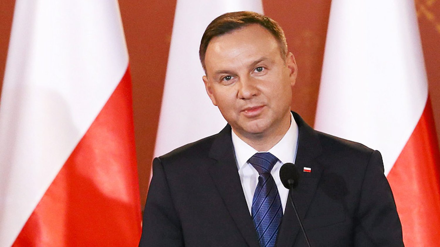 Prezydent Andrzej Duda kpi na Twitterze z profesorów prawa, których nazwiska wykorzystał do sprzeciwienia się orzeczeniu Sądu Najwyższego w sprawie zakresu przysługującego mu prawa łaski.