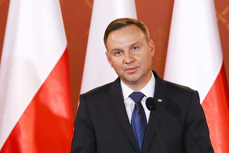 Prezydent Andrzej Duda kpi na Twitterze z profesorów prawa, których nazwiska wykorzystał do sprzeciwienia się orzeczeniu Sądu Najwyższego w sprawie zakresu przysługującego mu prawa łaski.