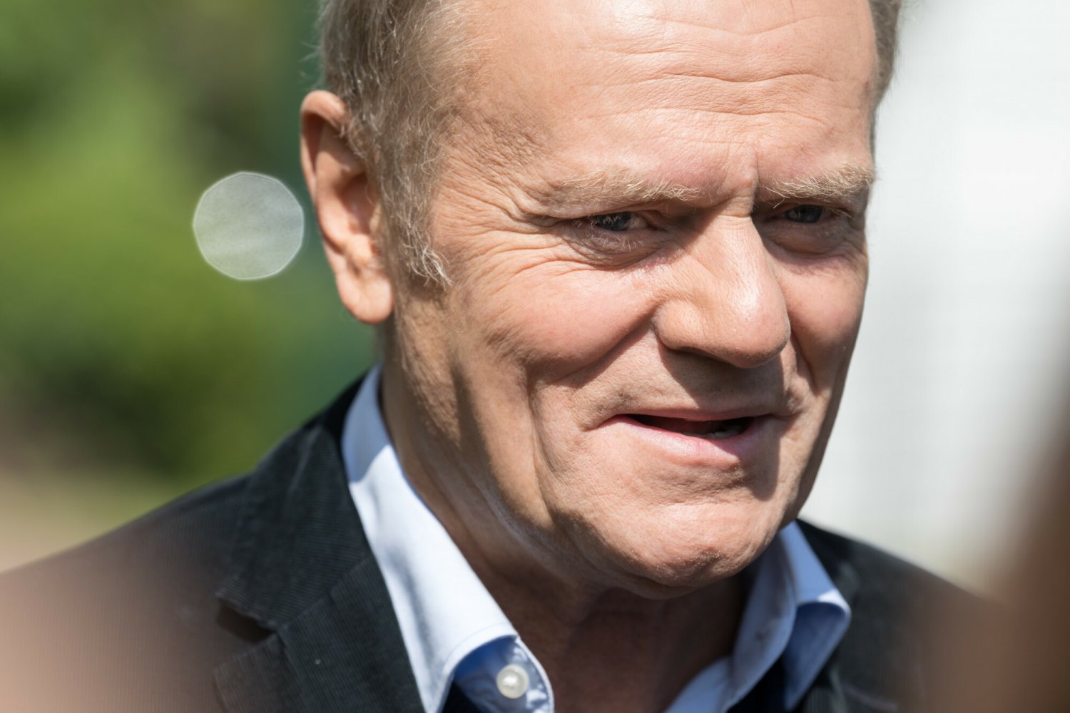 Tusk wyśmiał "kibolskie" przechwałki Kaczyńskiego. Nawiązał do znajomych Nawrockiego