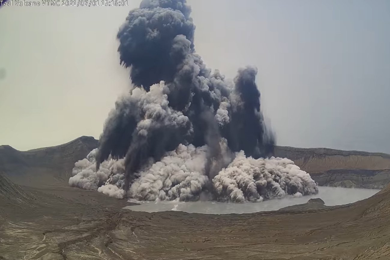 Wybuch wulkanu Taal na Filipinach.