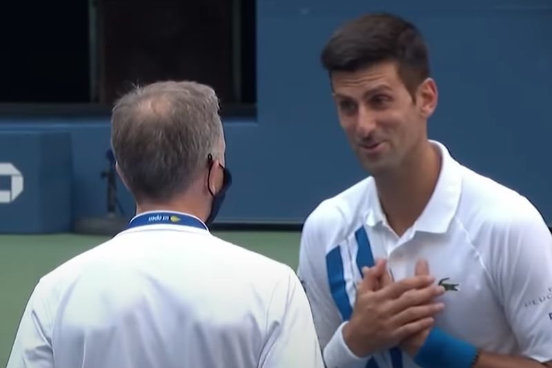 Novak Djoković próbował jeszcze przekonać sędziów, by zmienili decyzję.