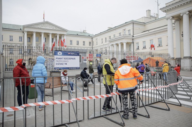 Tłumy warszawiaków do szczepień bez rejestracji.
