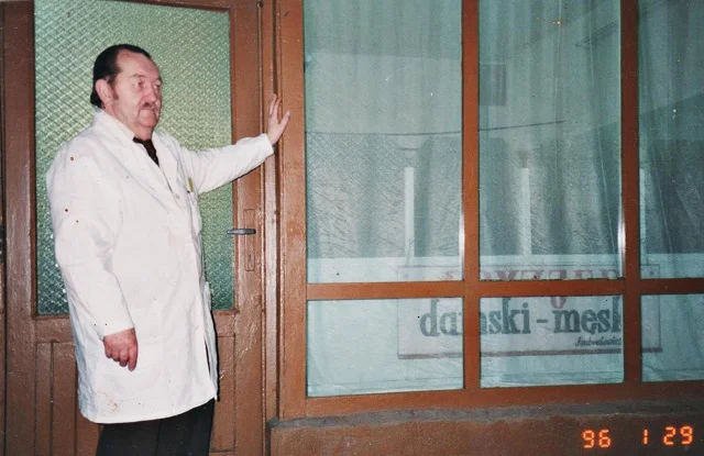 Dziadek fryzjer.