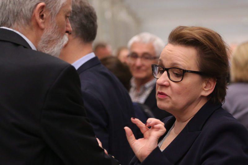 "Osobiście będę to nadzorować" – obiecuje minister Zalewska. W sprawie 14-letniego Kuby z Izabelina wszystko się wyjaśniło, ale ofiar rozporządzenia MEN jest więcej.