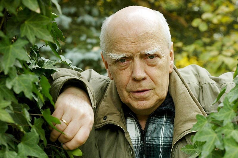 Tygodnik "Newsweek" obnaża wszystkie twarze poety Jarosława Marka Rymkiewicza.