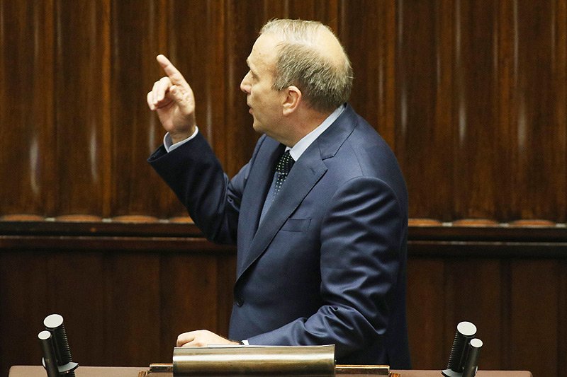 Przewodniczący PO Grzegorz Schetyna ostro starł się w Sejmie z prezesem PiS Jarosławem Kaczyńskim podczas debaty nad wotum nieufności wobec szefa MSWiA Mariusza Błaszczaka.