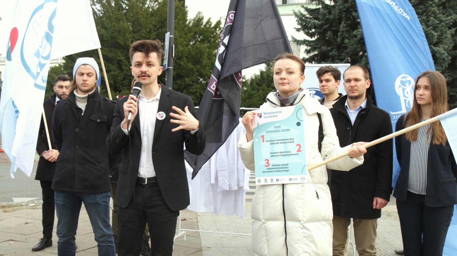 Lekarze nie chcą pracować pod presją, że za każdy niezawiniony błąd lekarski będą ciągani przez kilka lat na przesłuchania.