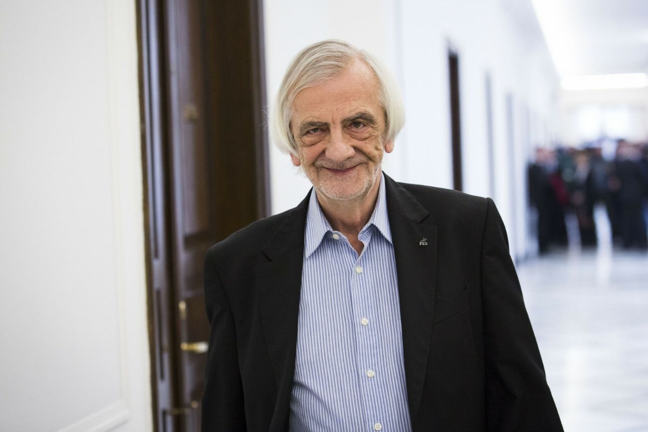 Ryszard Terlecki na sejmowym korytarzu.