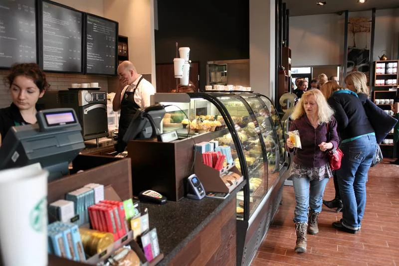 Sieciówki, takie jak Starbucks, podbijają polski rynek