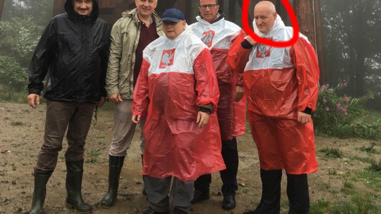 Ten jeden, wyjątkowy ksiądz przy uchu prezesa. Ojciec Zdzisław Tokarczyk znalazł się blisko Kaczyńskiego jak mało kto
