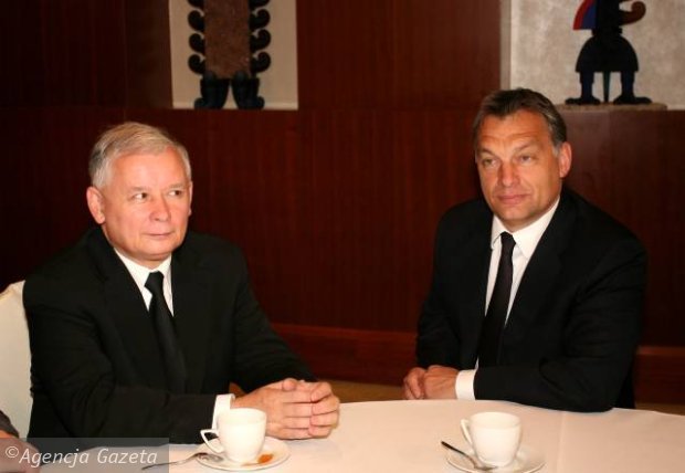 Konflikt na linii PiS - UE zaostrza się. W zamian J. Kaczyński chce "zafundować" Polakom Budapeszt nad Wisłą.