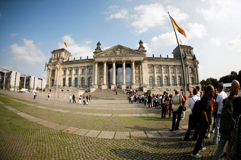 Niemieckie media oceniają, że wystawą z wyrugowanym z historii Lechem Wałęsą Niemcy pozwolili ośmieszyć się Polsce w Bundestagu.