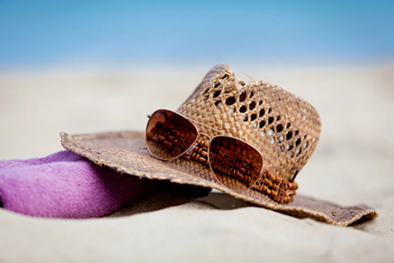 [url=http://www.shutterstock.com/dl2_lim.mhtml?src=8NMQgXGjq-cbNYdZofHUcA-4-98&id=147999740&size=small_jpg&submit_jpg=]O czym nie można zapomnieć podczas opalania?[/url]