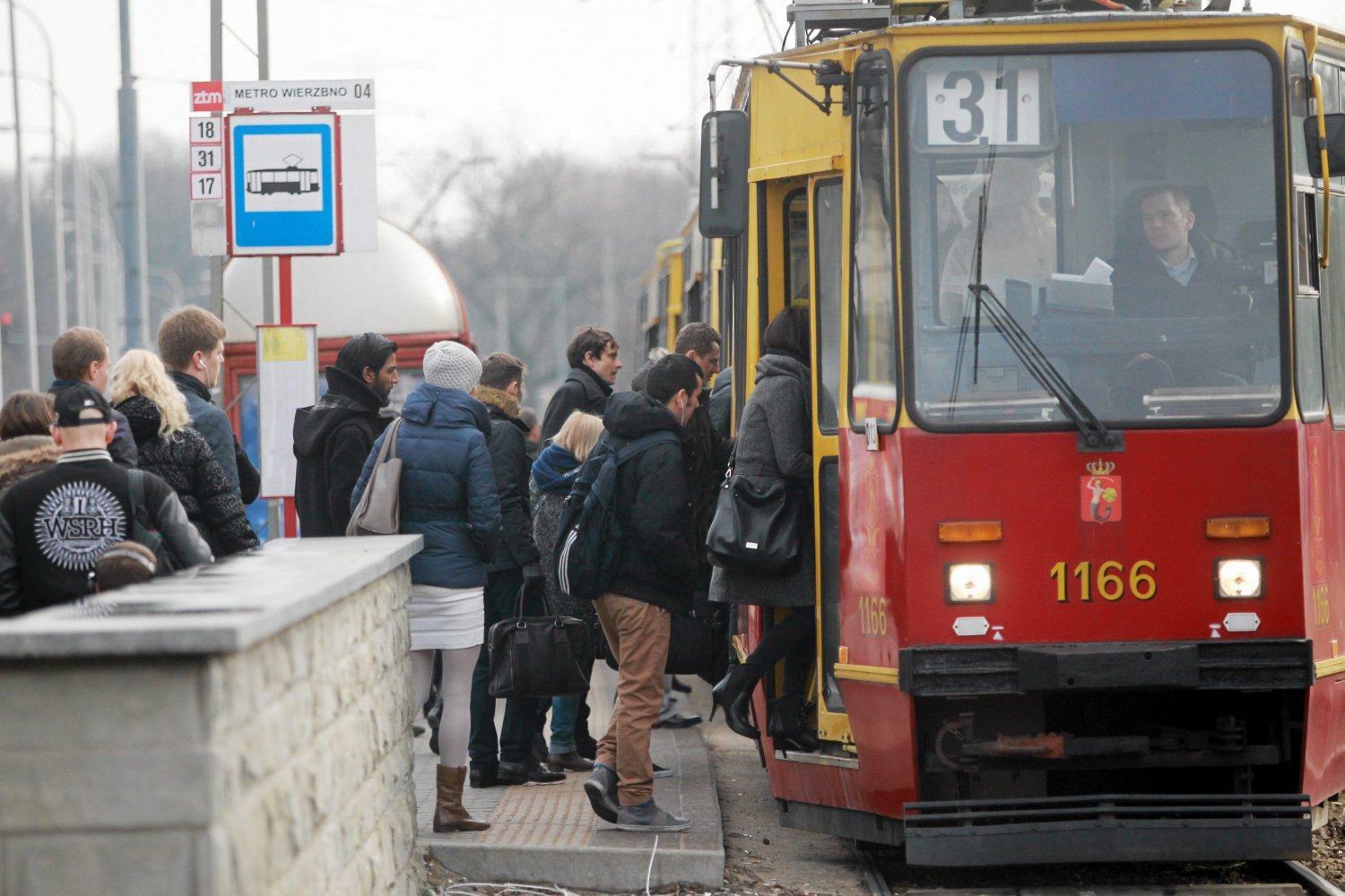 Czwartkowy wypadek na stacji metra Wawrzyszew spowodował chaos wśród mieszkańców miasta
