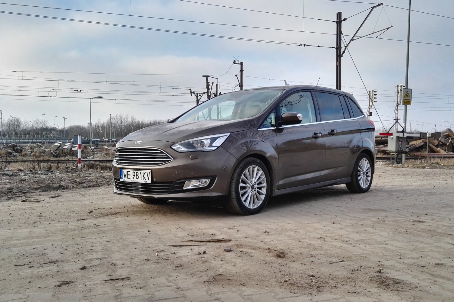 Ford Grand C-Max to auto to bólu rodzinne.