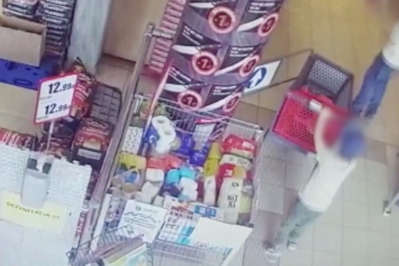 Jawor. Czterolatek sam zrobił zakupy w pobliskim sklepie.