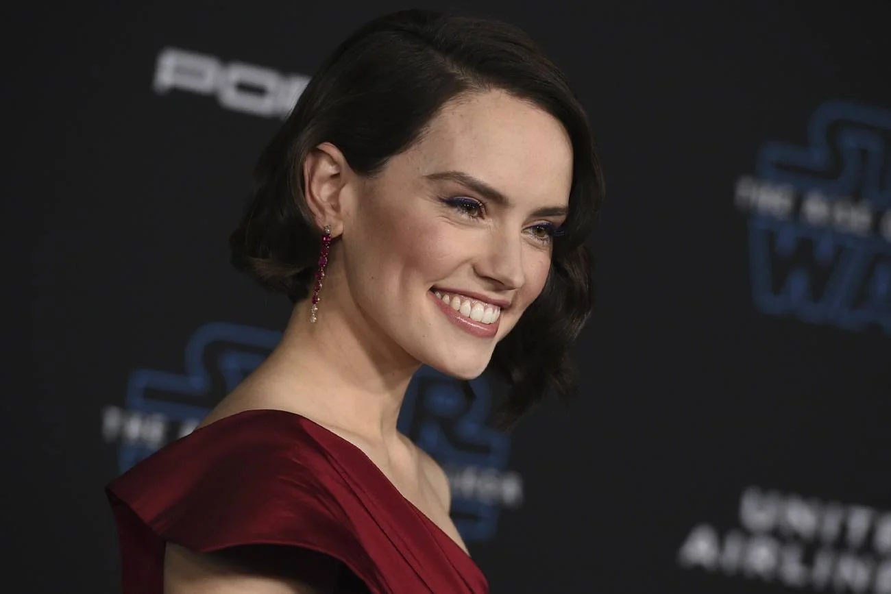 "Gwiezdne Wojny" z trzema nowymi częściami. Daisy Ridley zagra w każdej