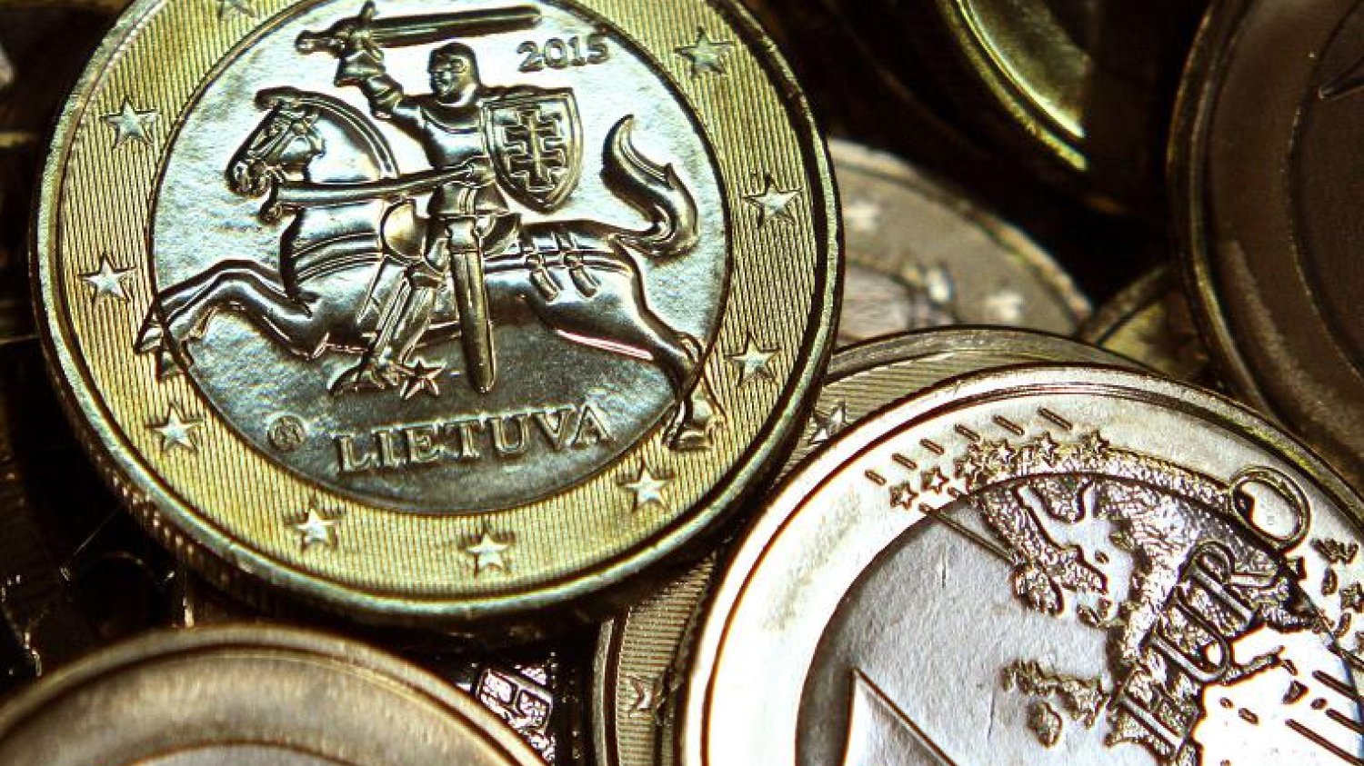 Po wejściu do strefy euro Litwa wyemitowała monety z litewskim godłem państwowym- symbolem Pogoni.
