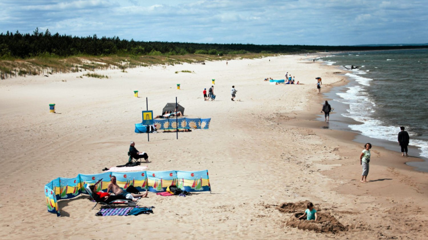Pogoda w te wakacje mimo wszystko nie rozpieszcza plażowiczów nad Bałtykiem.